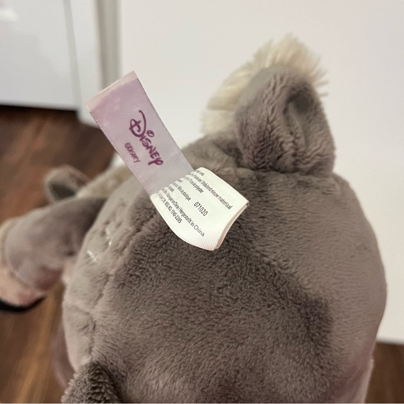 Scentsy x Disney - Sven the Reindeer from Frozen - Anna and Elsa Movie & Scent - Picture 7 of 11